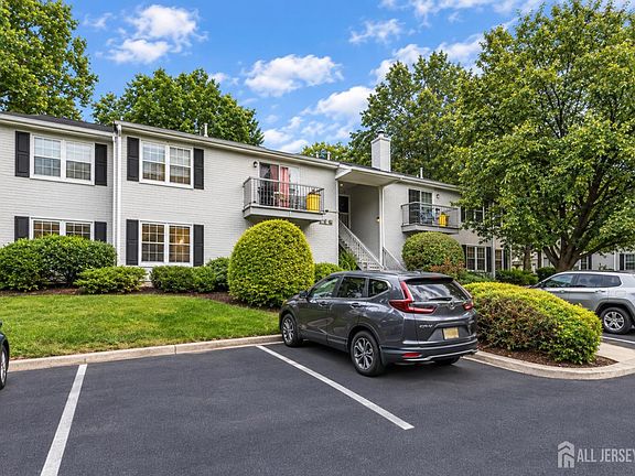 3rd image of 102 Morgan Pl