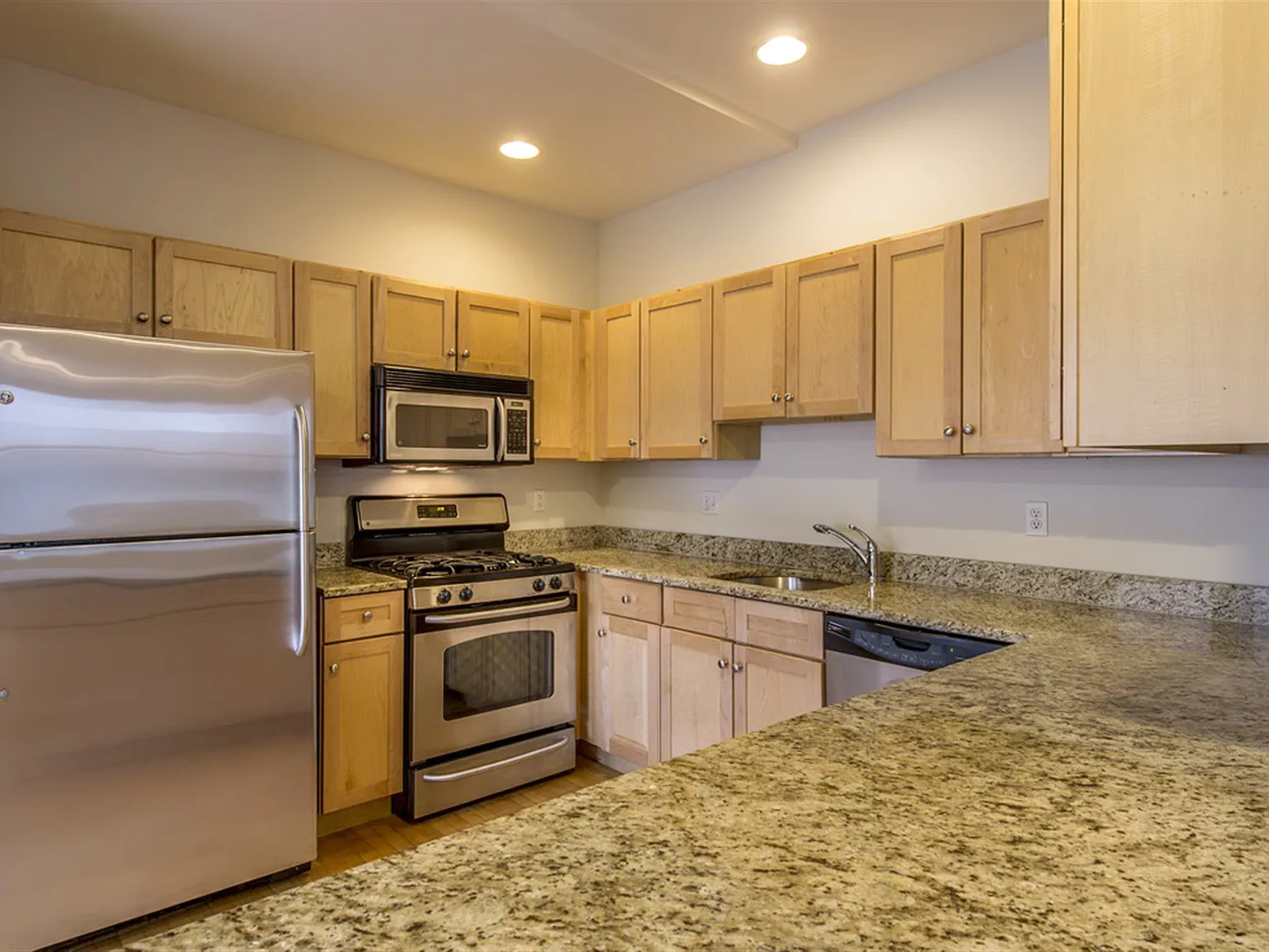 2 bed, $4,700 — Photo 2