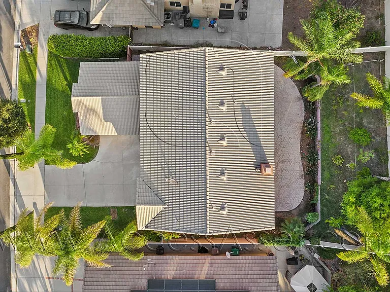 1358 Baldwin St — Photo 38
