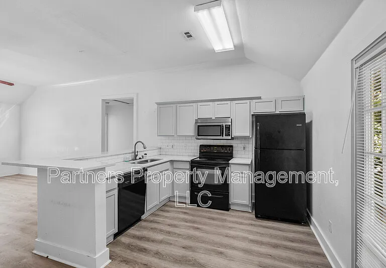 1174 W Hendrix St — Photo 9