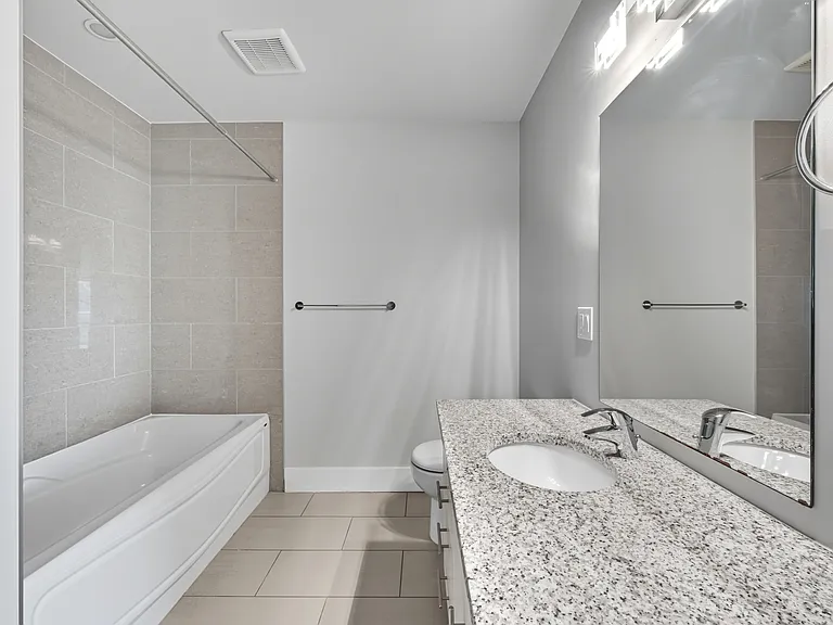 15 Kings Wharf Pl #602 — Photo 4