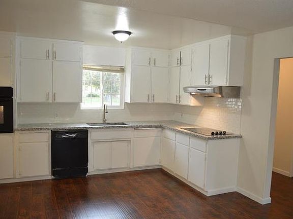4th image of 4055 N Manila Ave