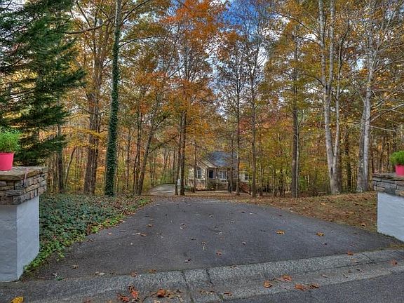 3rd image of 21 Royal Lake Dr