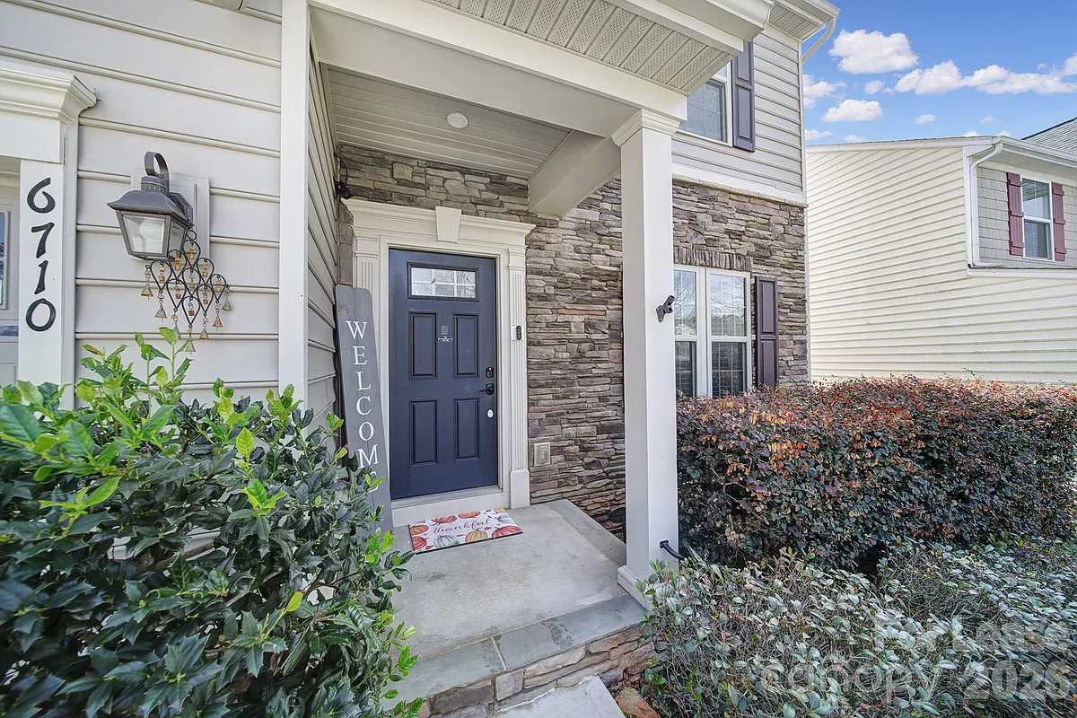 Building Photo - 6710 Carradale Way