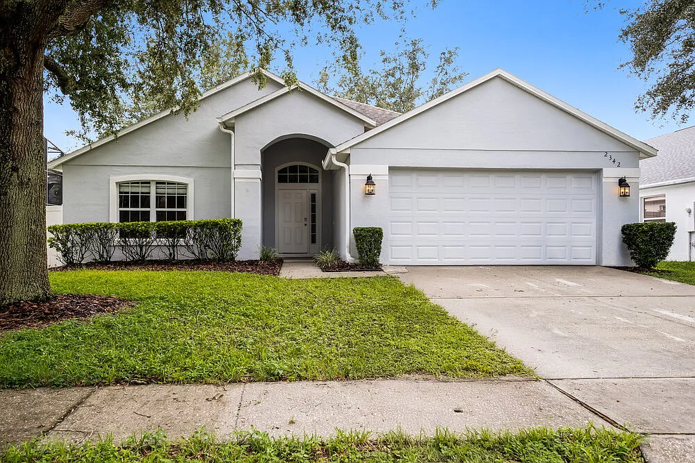 3 bed, 2.0 bath, 1895 sqft, $2,350 — Photo 1