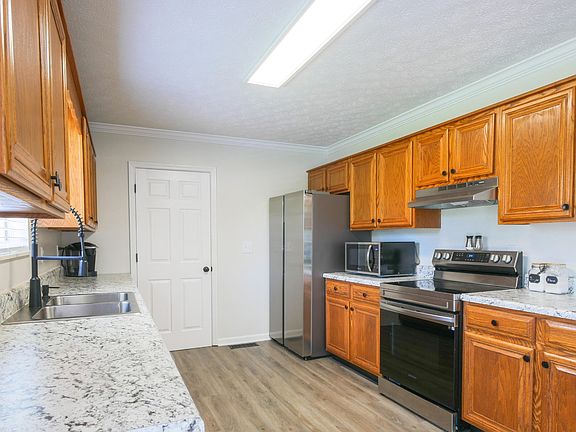 5th image of 141 Meadow View Ln