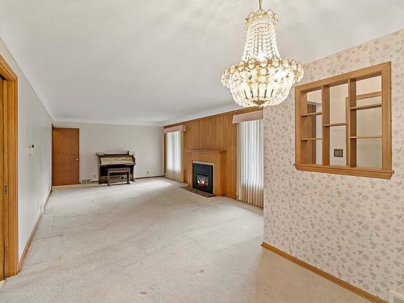 4th image of 1101 Fenton St