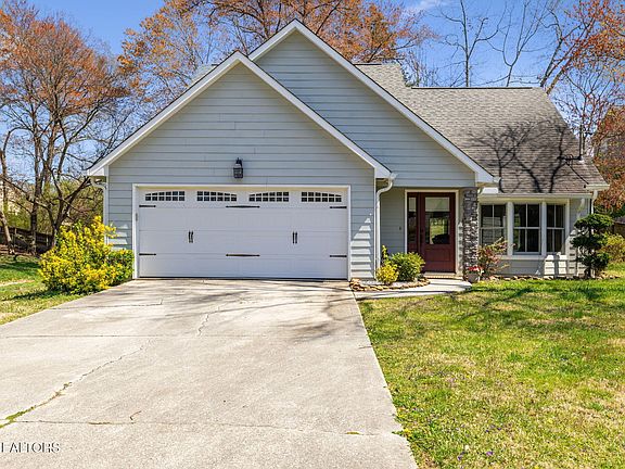 3rd image of 748 Shady Springs Ln