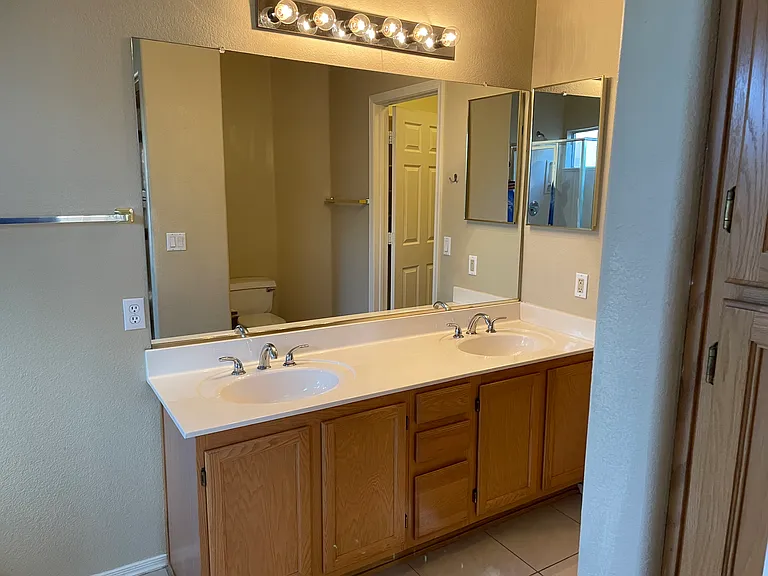 8949 W Kathleen Rd — Photo 11