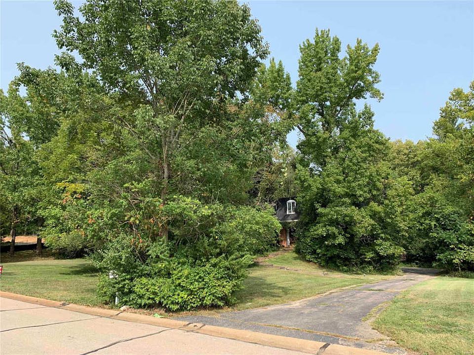 2nd image of 17 Summerhill Ln