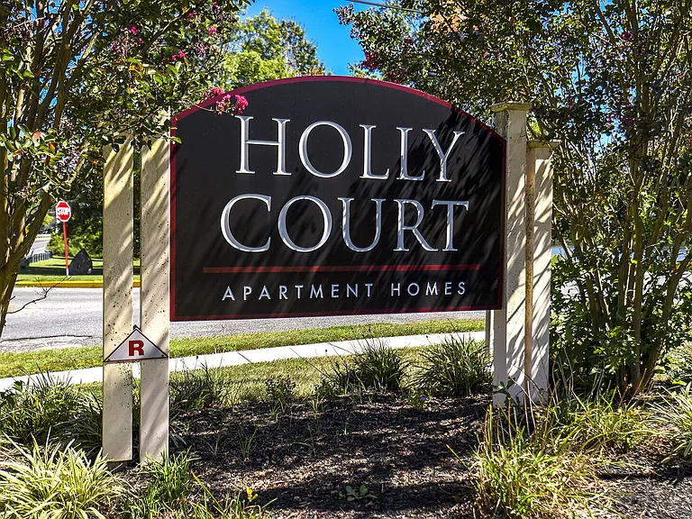 Holly Court — Photo 13