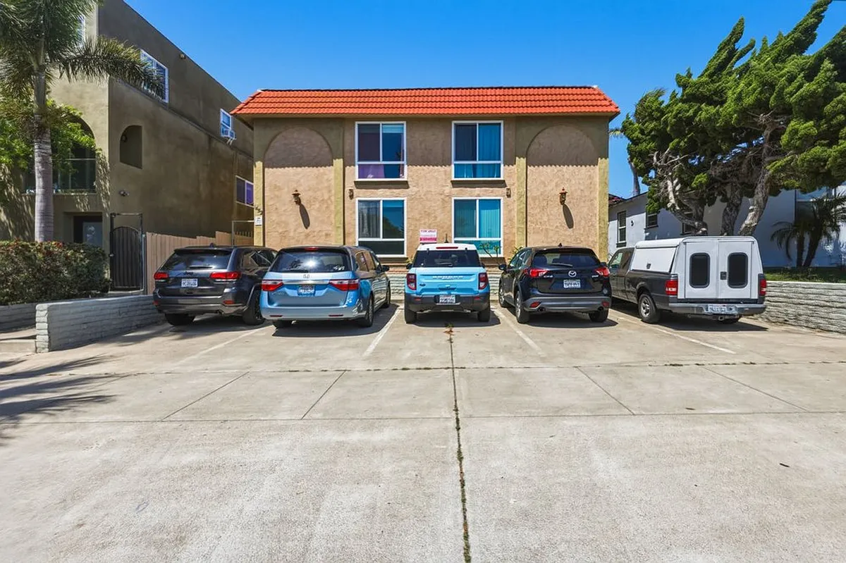 Building Photo - 1452