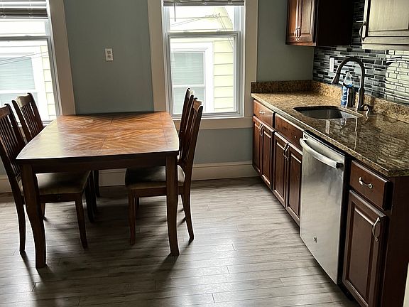4th image of 80 Dana St