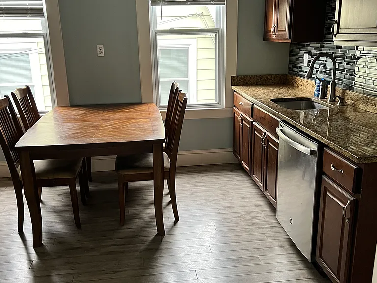80 Dana St — Photo 4