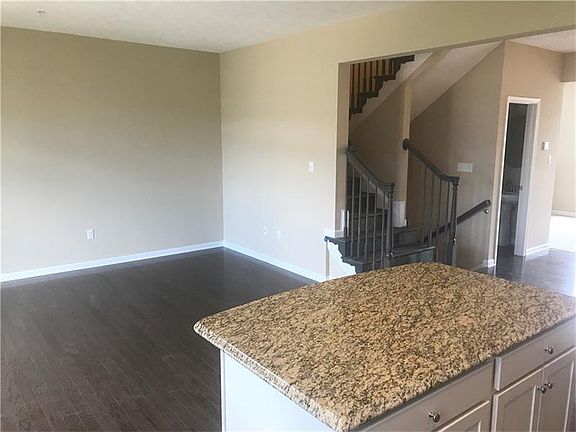 4th image of 224 Eagle Dr