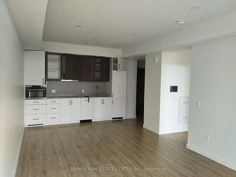 741 King St W #508 — Photo 11