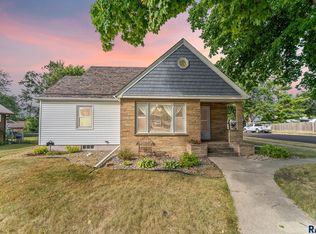 511 N Dakota St, Canton, SD 57013