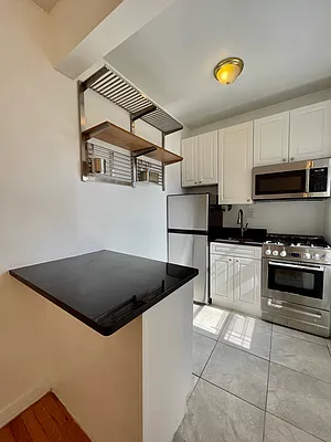 Rented by Bond New York | media 15