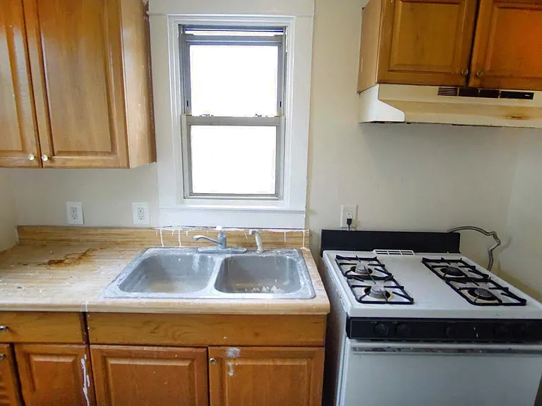 5200 Ballman Ave #3 — Photo 3