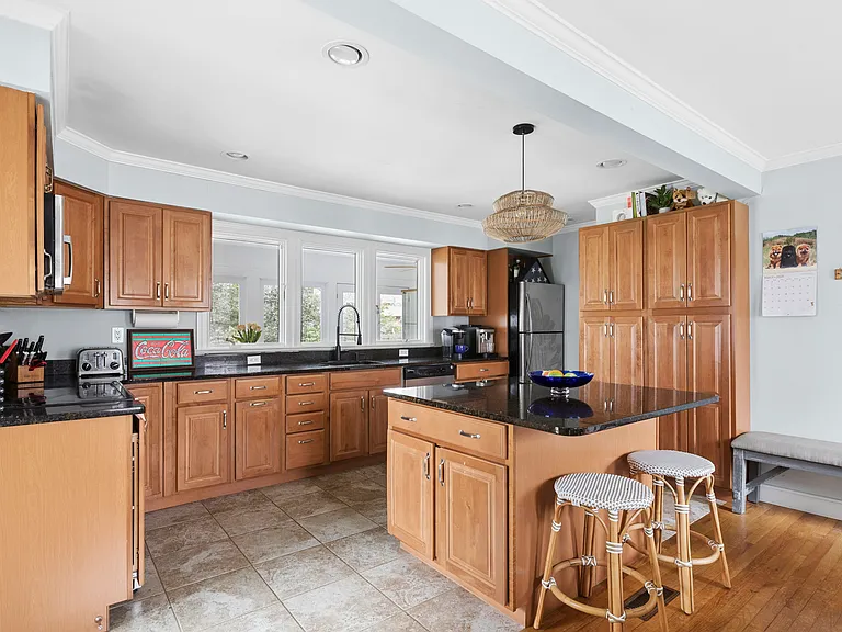 687 Accabonac Rd — Photo 5