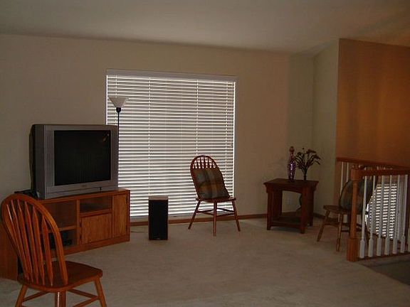 4th image of 17214 Manderson St