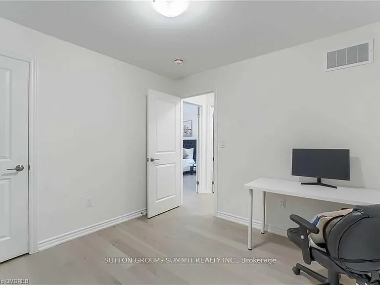 492 Bergamot Ave — Photo 24