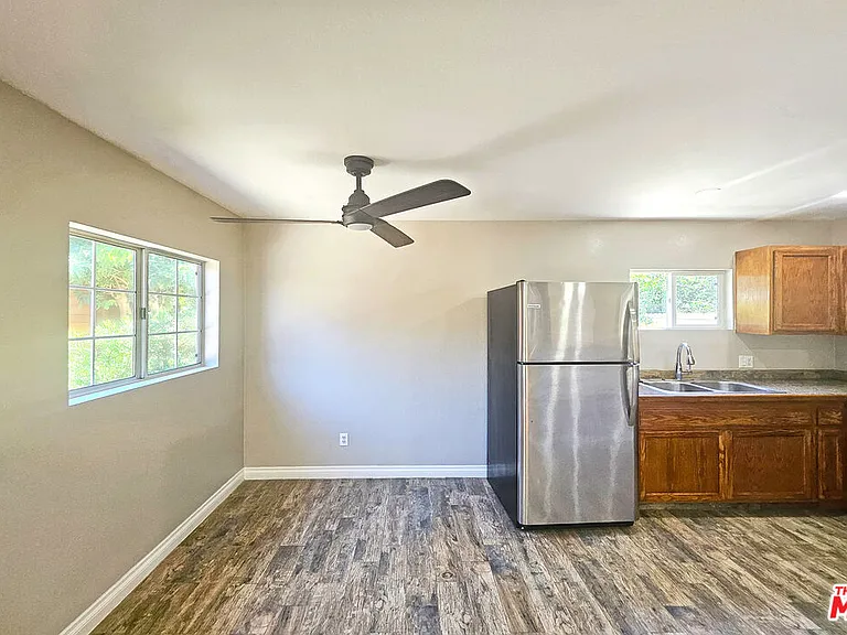 6946 1/2 Jellico Ave — Photo 5