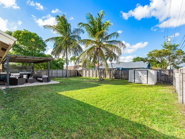8101 SW 12th Street, North Lauderdale, FL 33068