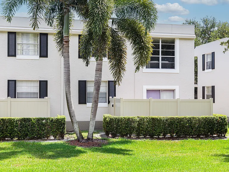 Sunset Palms Exterior