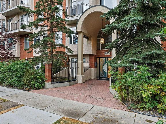 2nd image of 923 15th Ave SW #304
