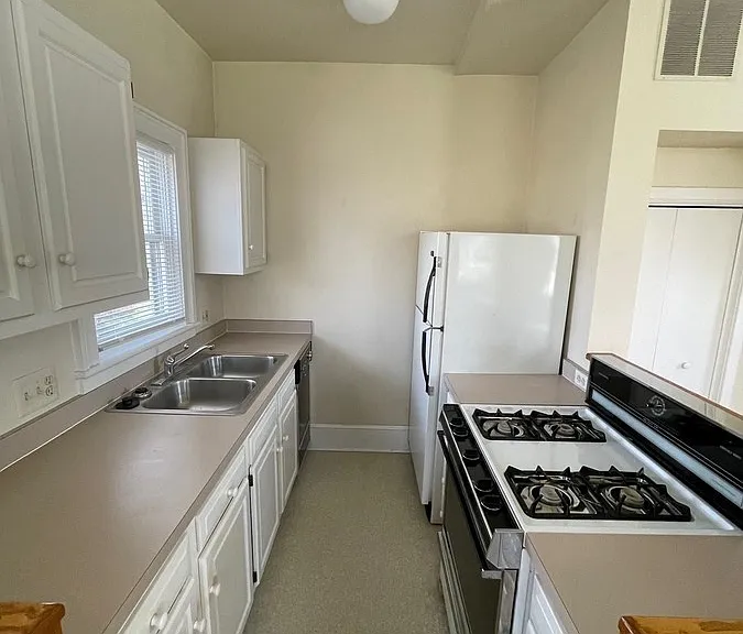 206 S Huron St #3 — Photo 5