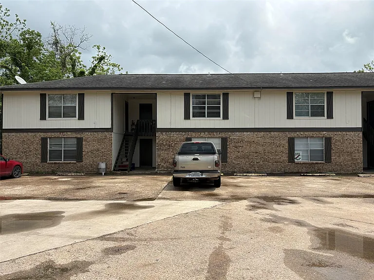 405 Oak St #201 — Photo 1