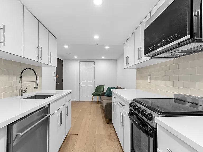 332 E 6th St #2 — Photo 4