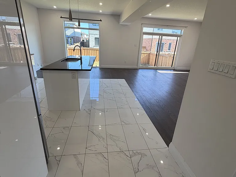 2910 Biddulph St #UPPER — Photo 5