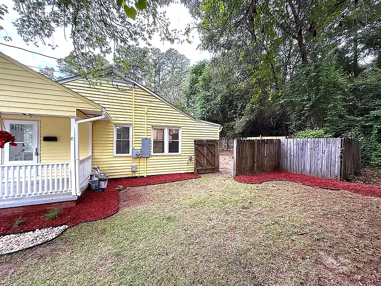 1917 Dogwood St — Photo 4