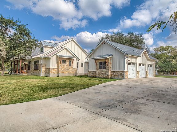 3rd image of 481 VAQUERO DR