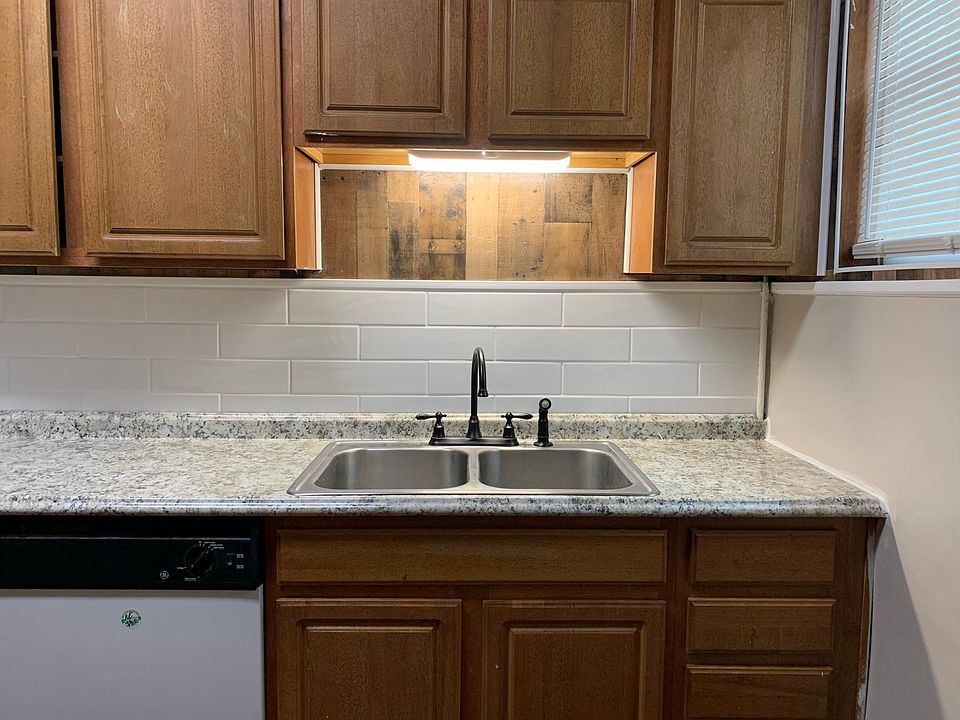 1st image of 6128 Lausche Ave #3