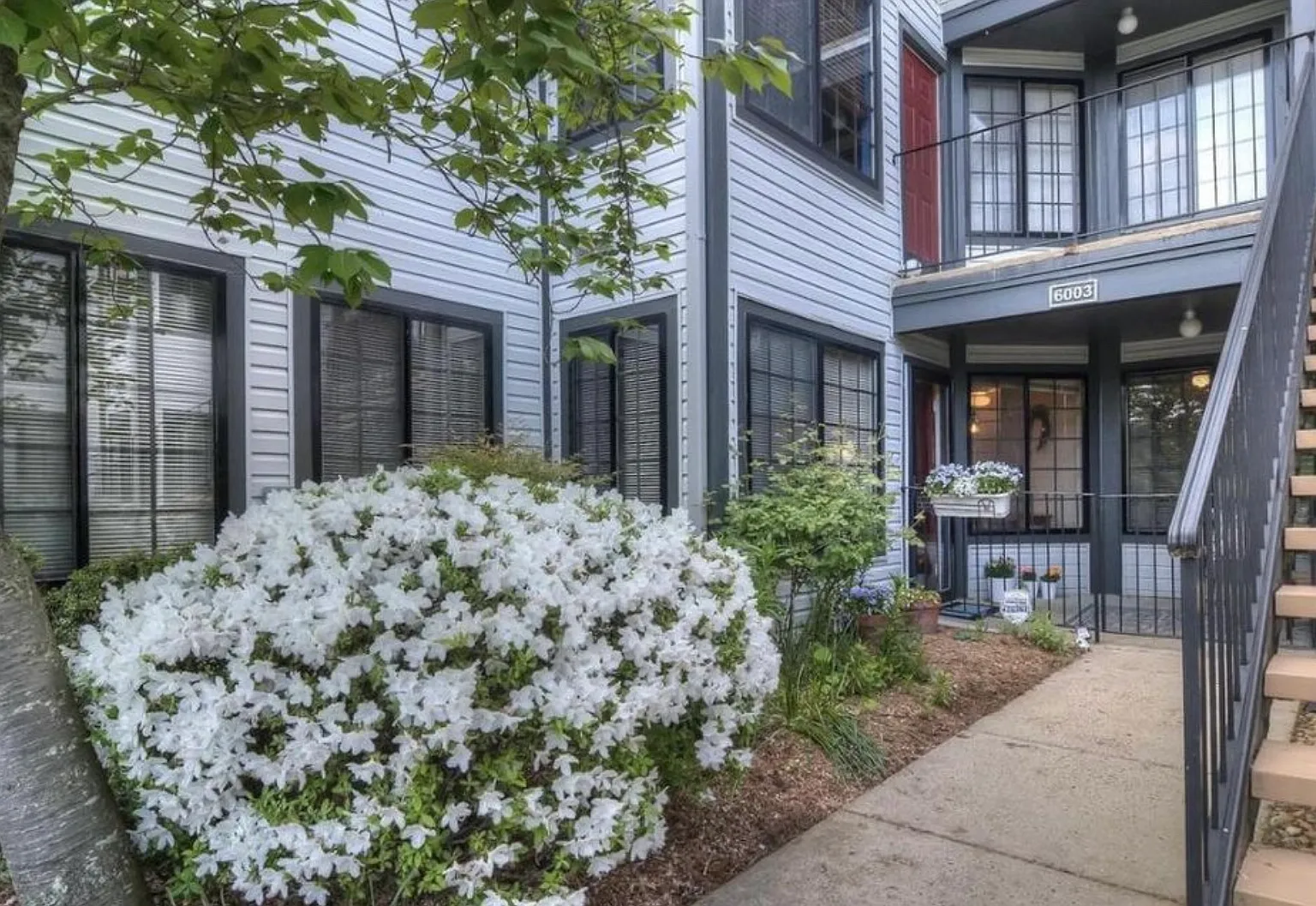2 bed, 711 sqft, $2,050 — Photo 1