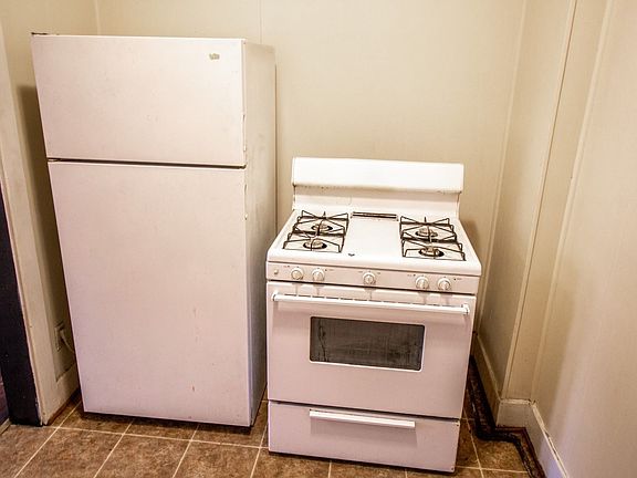 5th image of 311 Spruce 241243245 Walnut #10