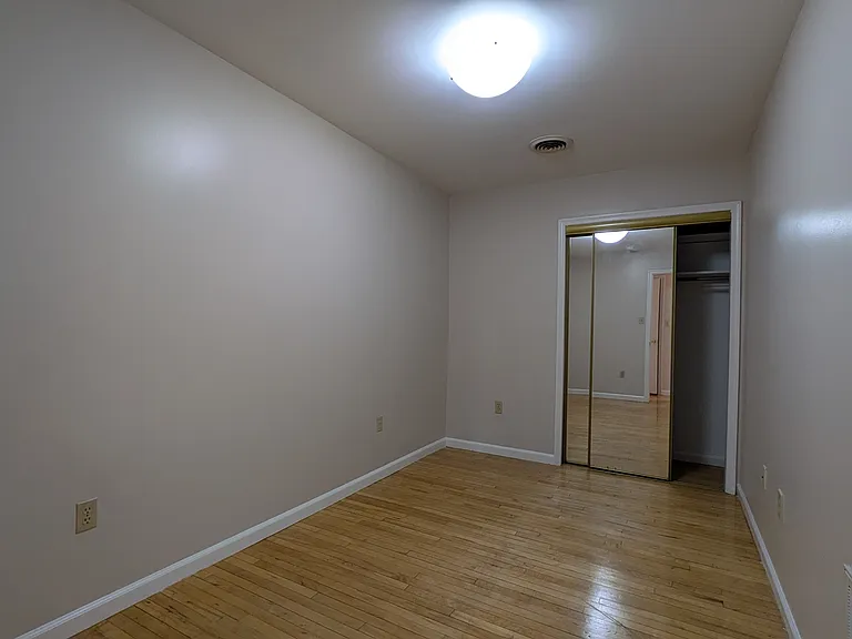 1516 Main St #6 — Photo 14