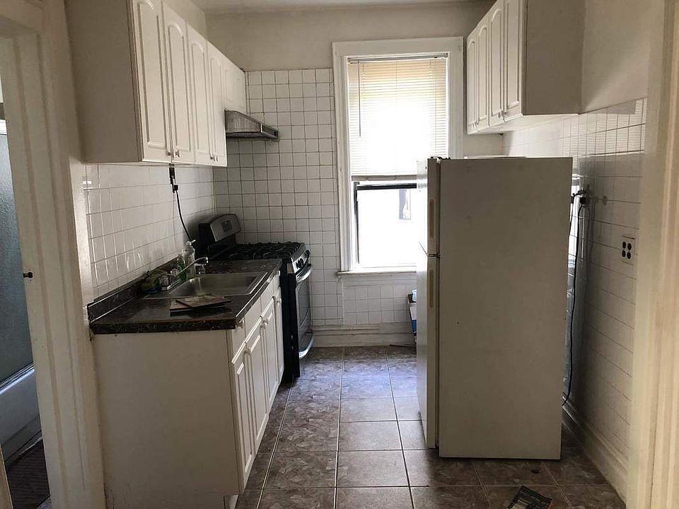 1st image of 3261 33rd St APT 2R