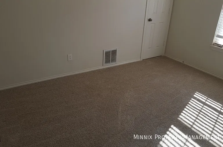 1002 Oshkosh Ave — Photo 36