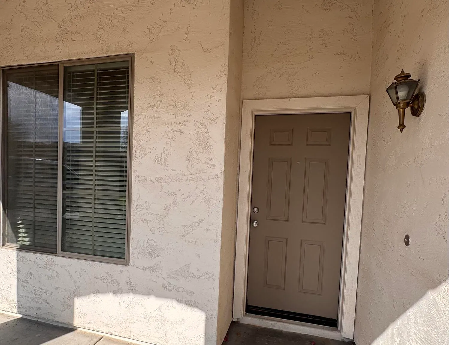 4 bed, 2.5 bath, 1902 sqft, $2,000 — Photo 3