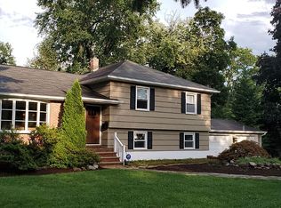 340 Canterbury Dr, Ramsey, NJ 07446