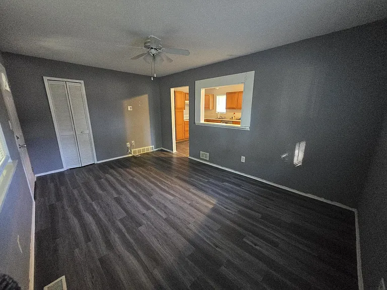 17629 Prospect St — Photo 3