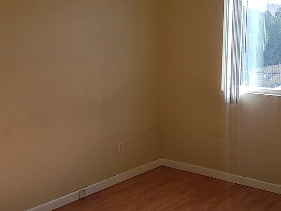 3rd image of 11941 Runnymede St
