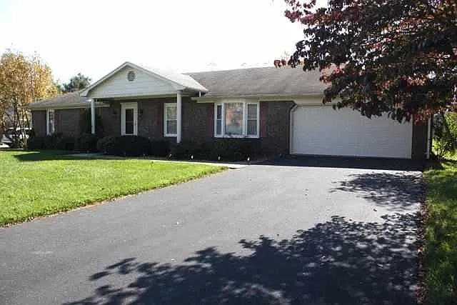 1109 Lois Ln photo 1