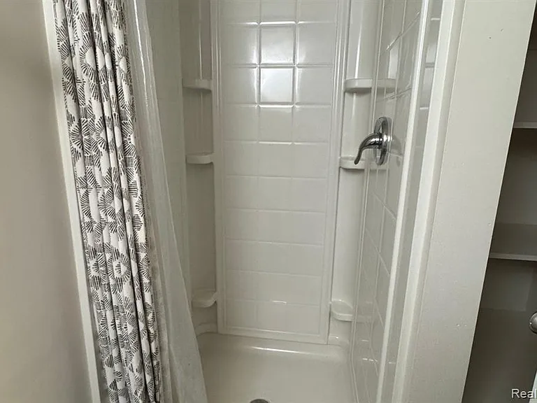 128 Girard Ave — Photo 27