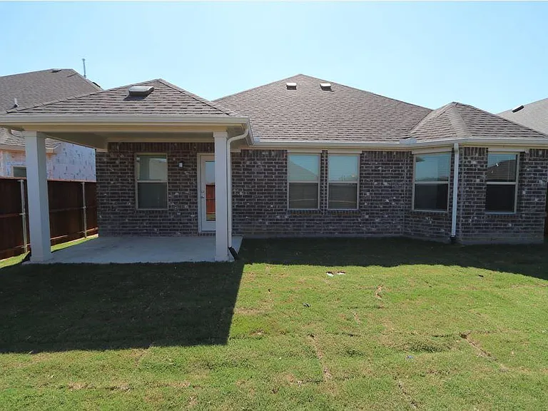 3221 Peacock Ln — Photo 14