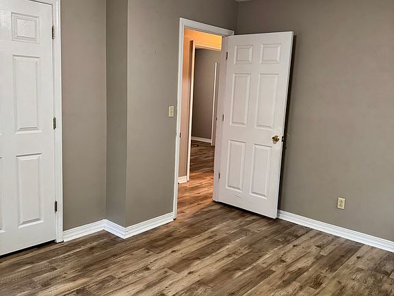 3rd image of 414 Woodland Dr